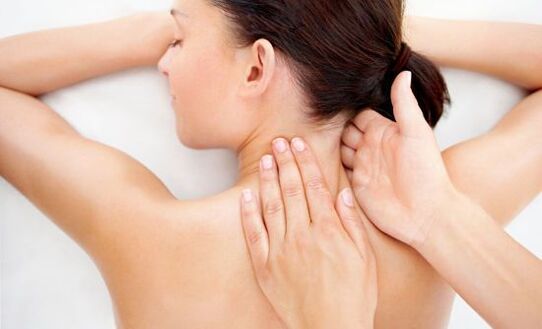 Massaggio al collo per aiutare a rilassare i muscoli, alleviare tensioni e dolori